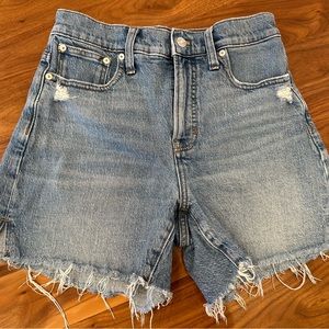 Madewell the perfect mid length jean short, size 26.